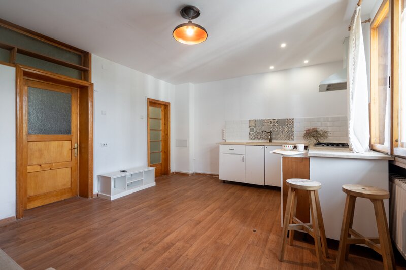 Piata Victoriei vanzare garsoniera