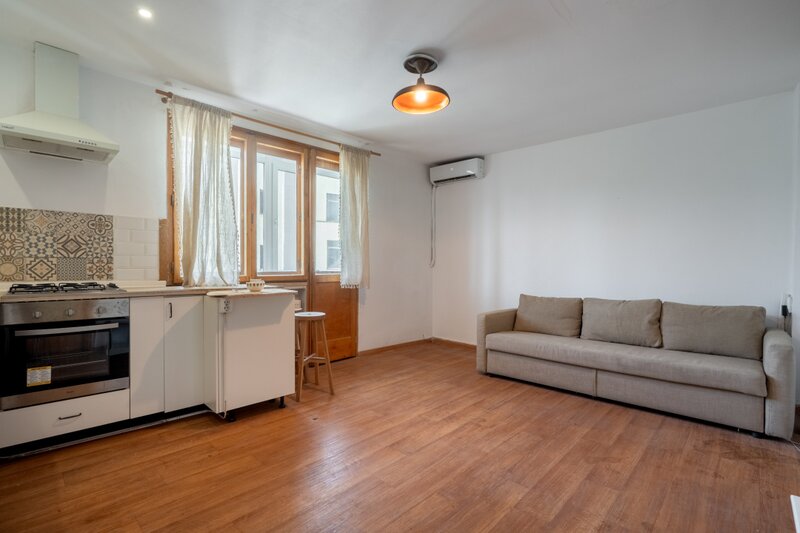 Piata Victoriei vanzare garsoniera